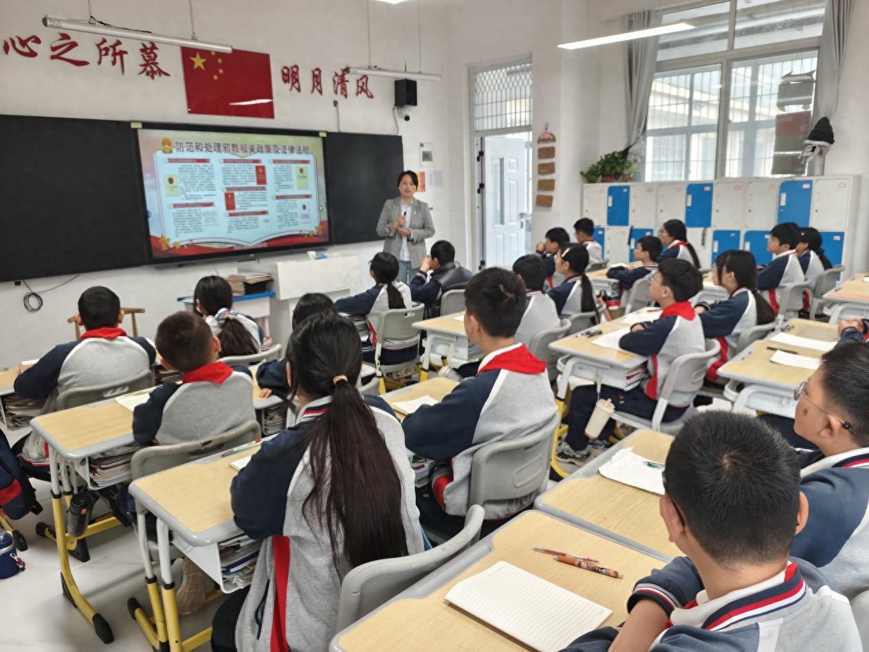 菏泽单县：“铲除邪教危害 共享美好生活”反邪教宣讲走进慕清外国语学校
