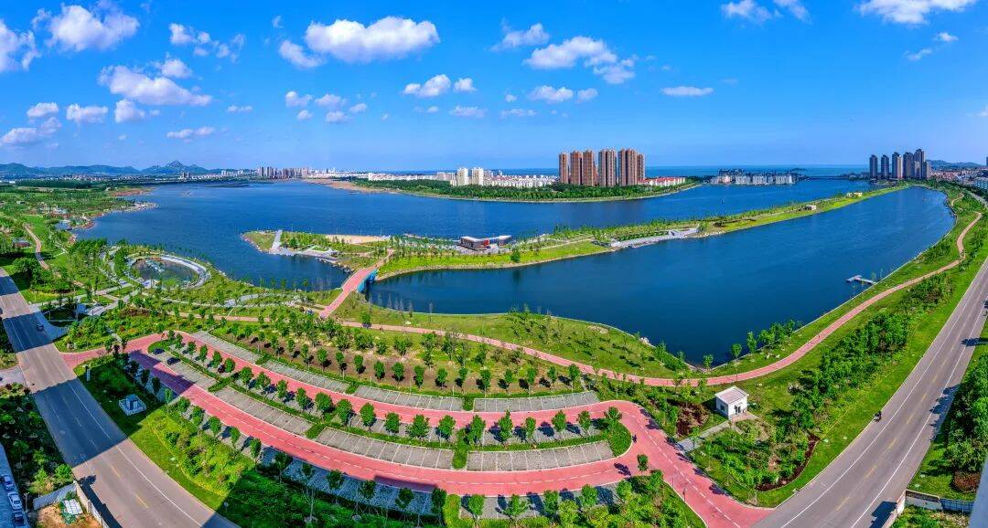 今年以来,威海乳山市滨海新区坚持全域一体化提升,在建设精致城市上