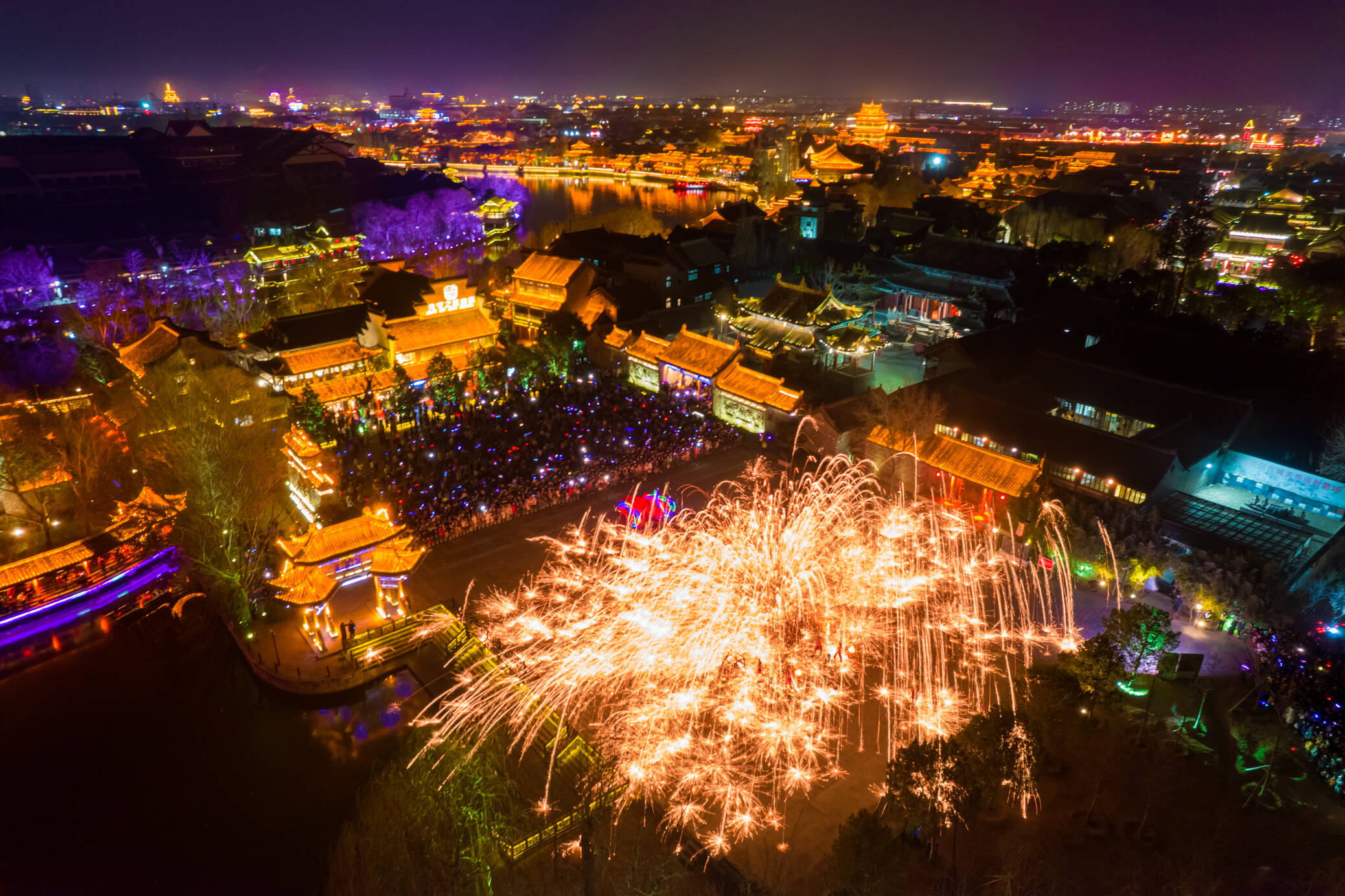 台儿庄古城照片夜景图片