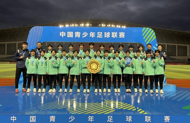 济南市委市政府致信祝贺历城二中女足获全国冠军！
