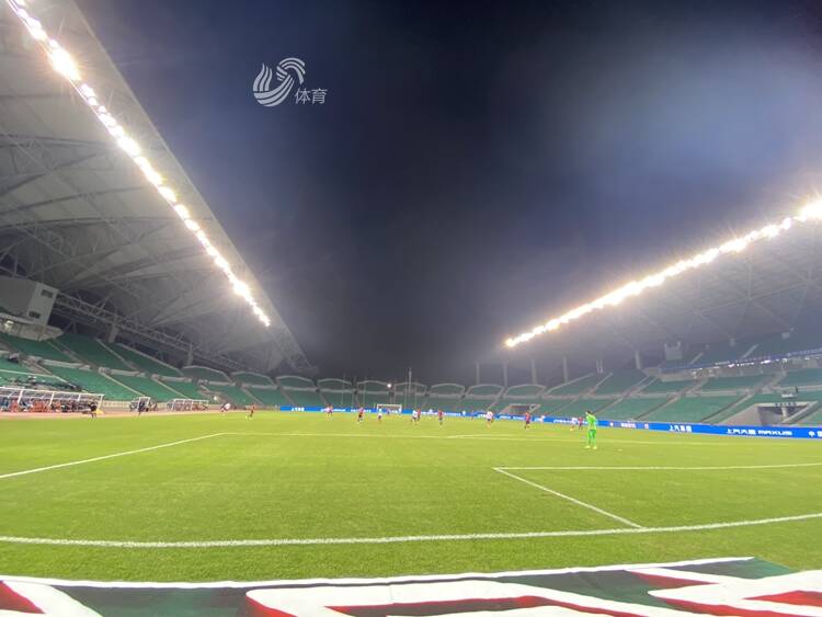 莱昂纳多头槌郭田雨破门 山东泰山2-0重庆迎新赛季开门红