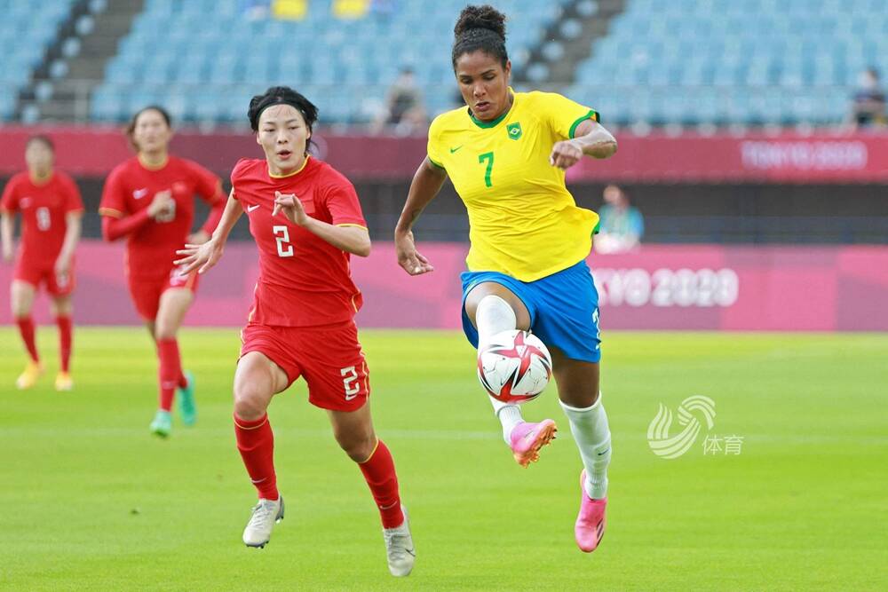 奥运女足小组赛：两度失误！半场结束中国女足暂0-2巴西