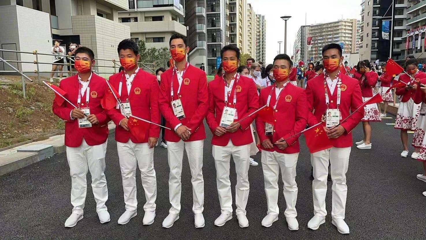 身披中国红！中国奥运代表团入场服亮相