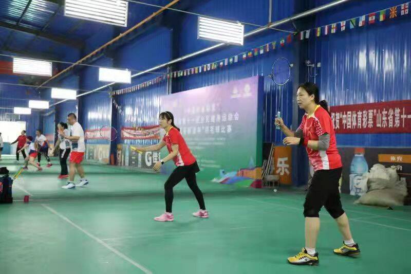 山东省第十一届全民健身运动会羽毛球比赛开战