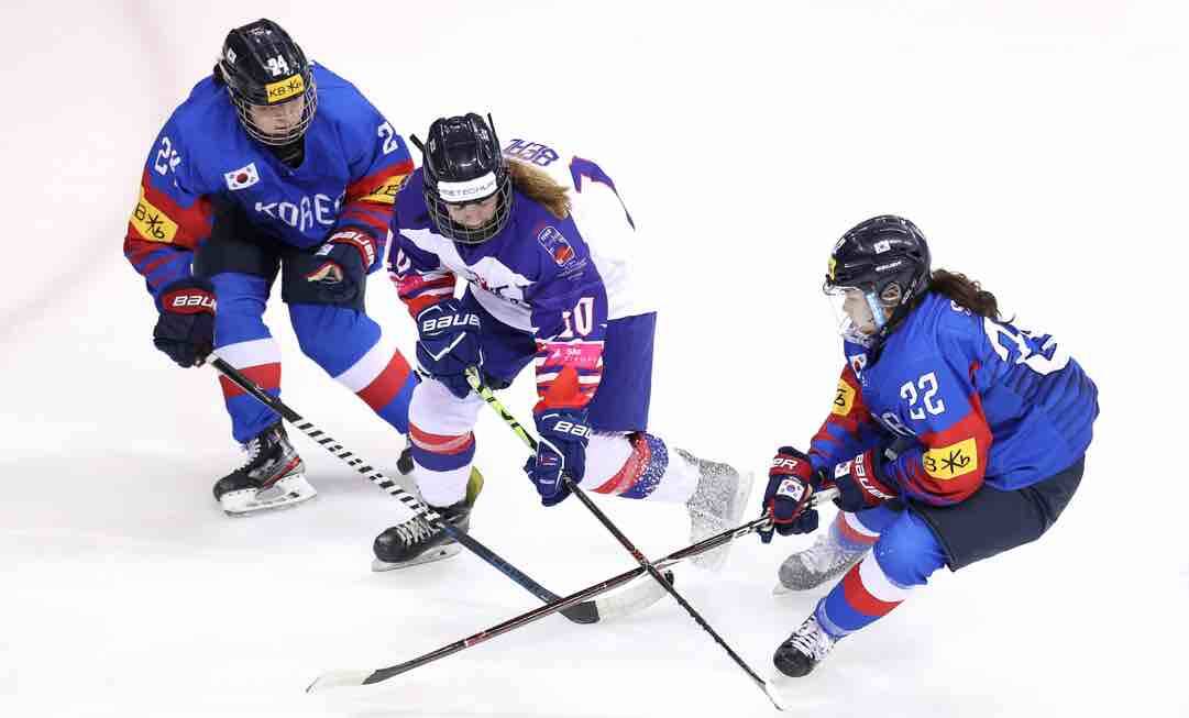 冬奥时刻丨竞技性极强的团体冰上运动——冰球！看完涨知识了