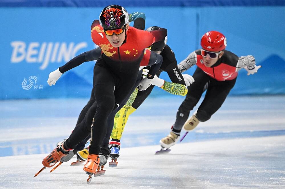 短道速滑男子1500米：任子威顺利晋级半决赛 孙龙、张添翼淘汰
