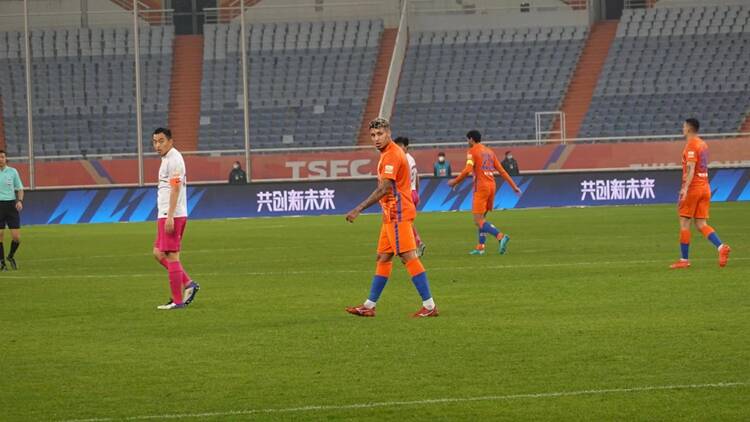 泰山队2-0战胜上海申花，赛后郝伟、吴金贵这样说