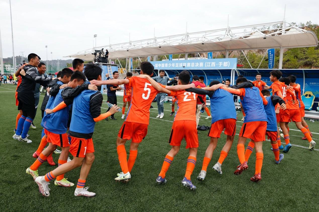 祝贺！山东泰山U13队、U15队勇夺第一届中国青少年足球联赛总决赛冠军