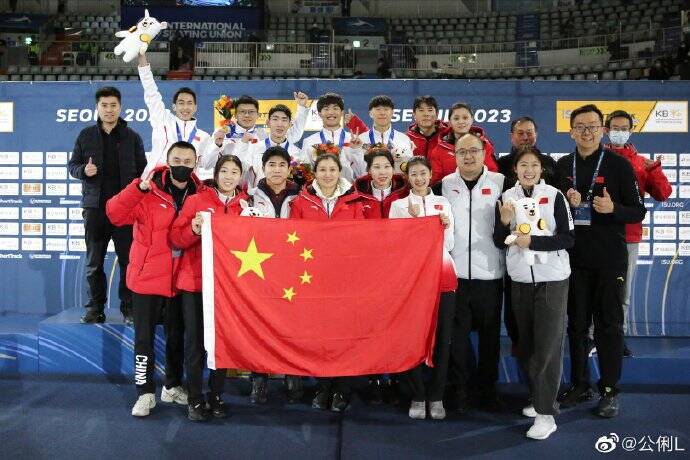 中国队2000米混合接力摘银，山东运动员公俐：感谢教练的帮助和队友的激励