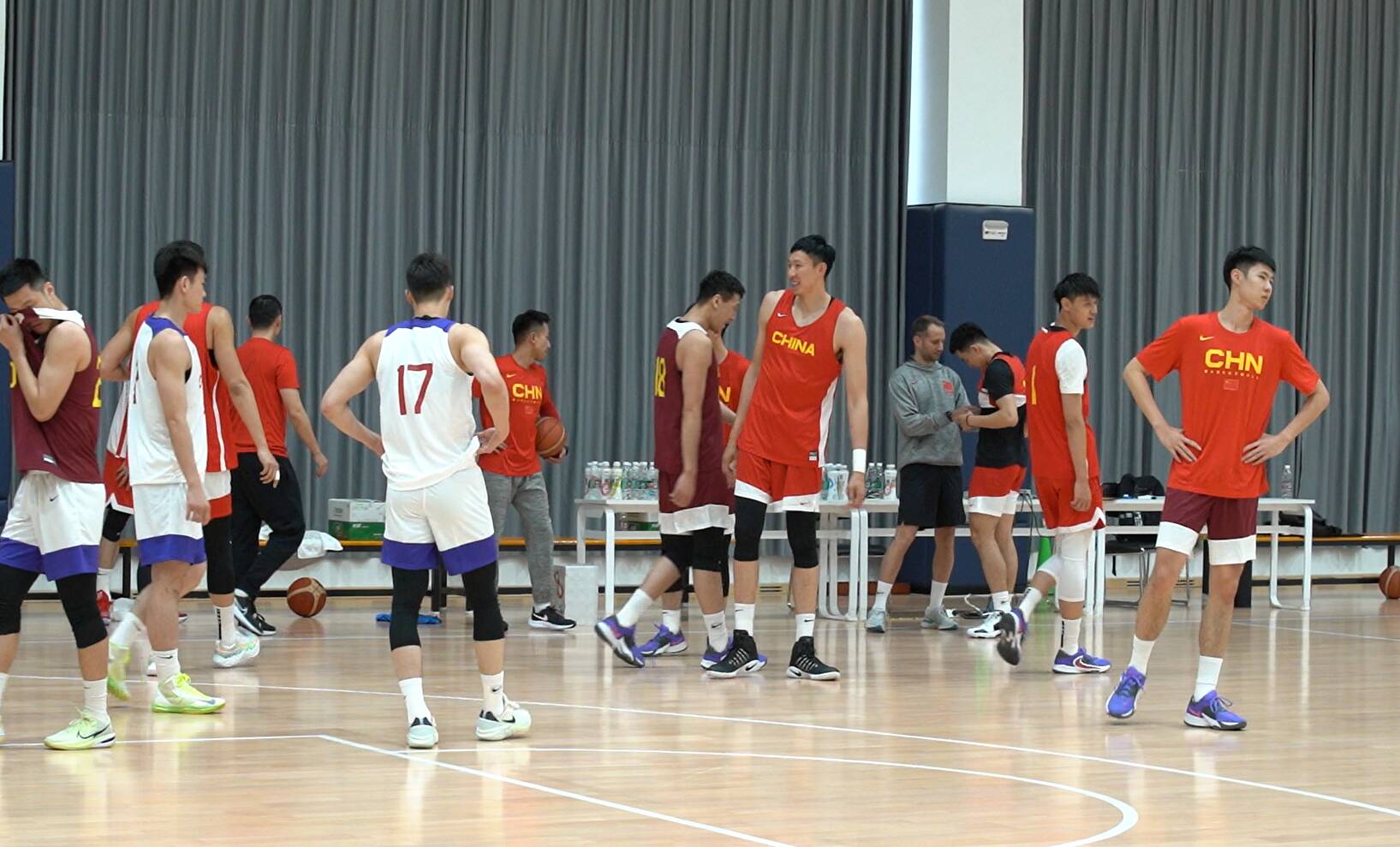 国家男篮短训营公开训练课活动在青岛举行