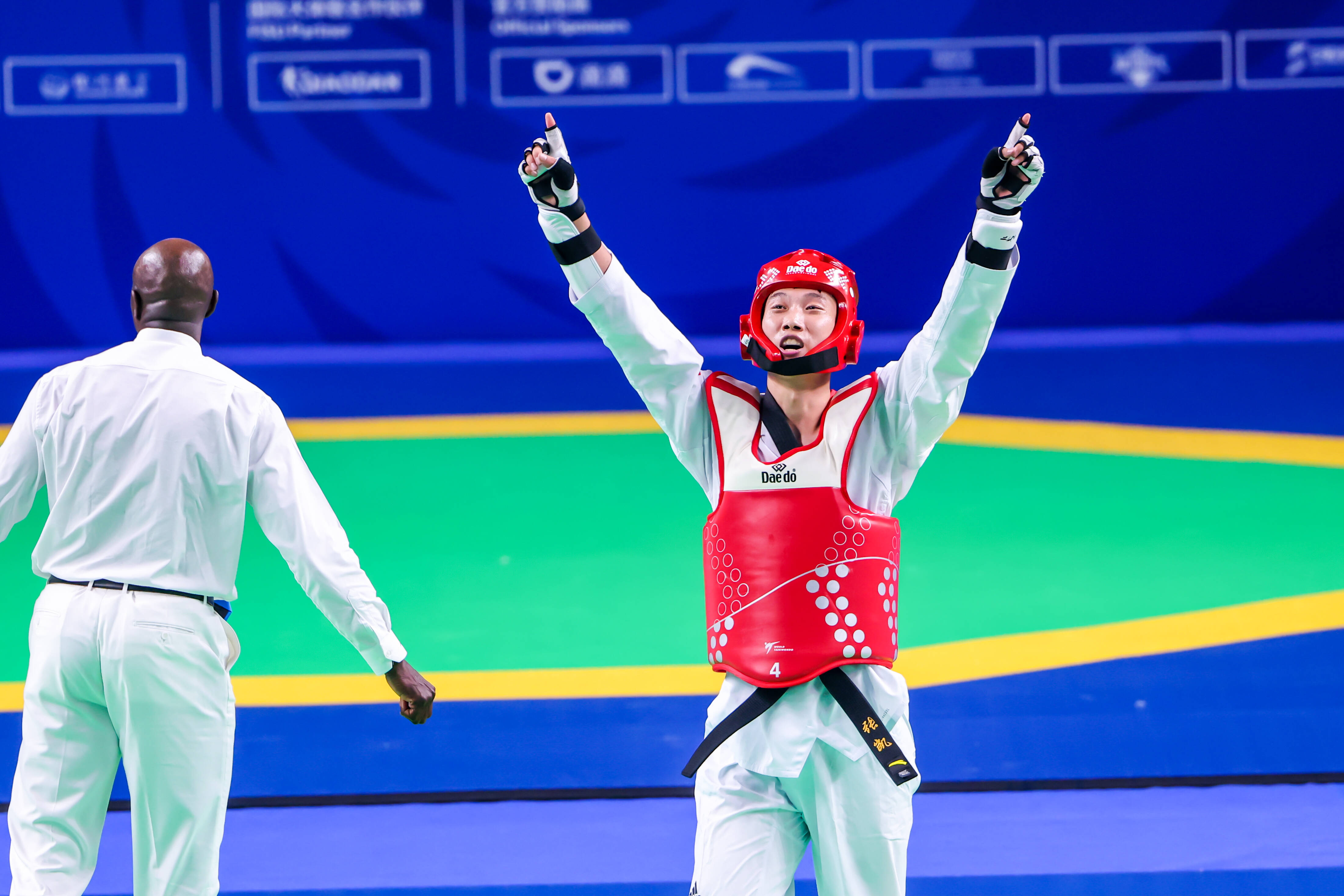 成都大运会跆拳道竞技一日两金山东运动员张凯勇夺冠军