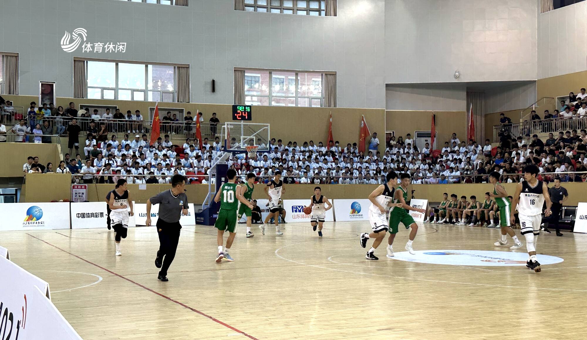 山东省中小学生体育联赛篮球比赛男子高中组决赛打响，青岛67中先下一城