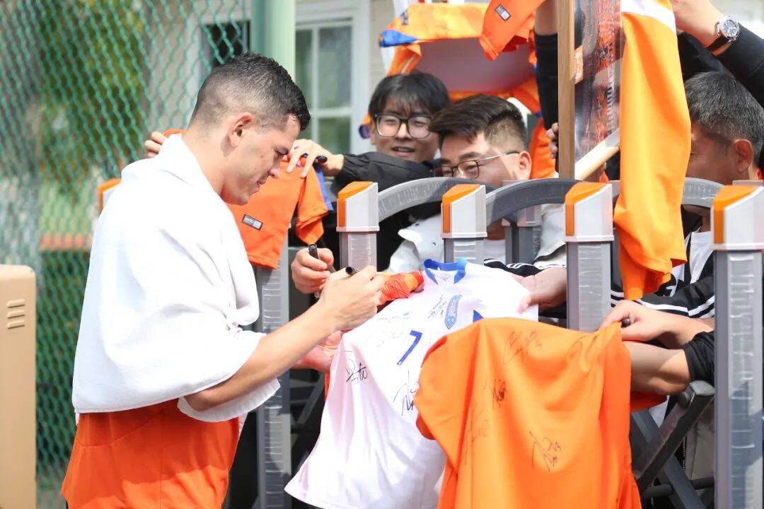 山东泰山一线队鲁能足校集训圆满结束