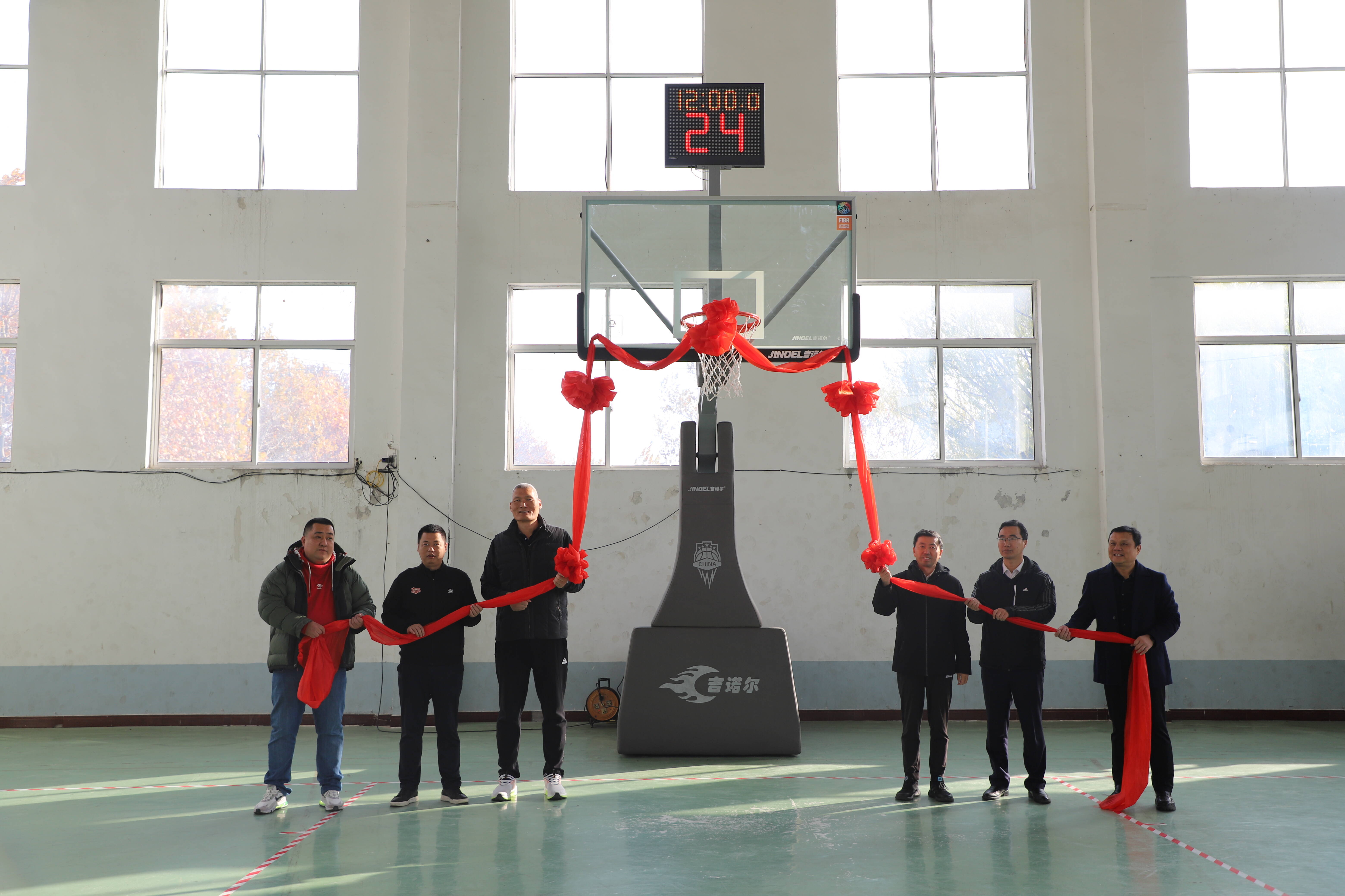 山东省篮球运动协会赴微山岛镇公益捐赠仪式圆满举行