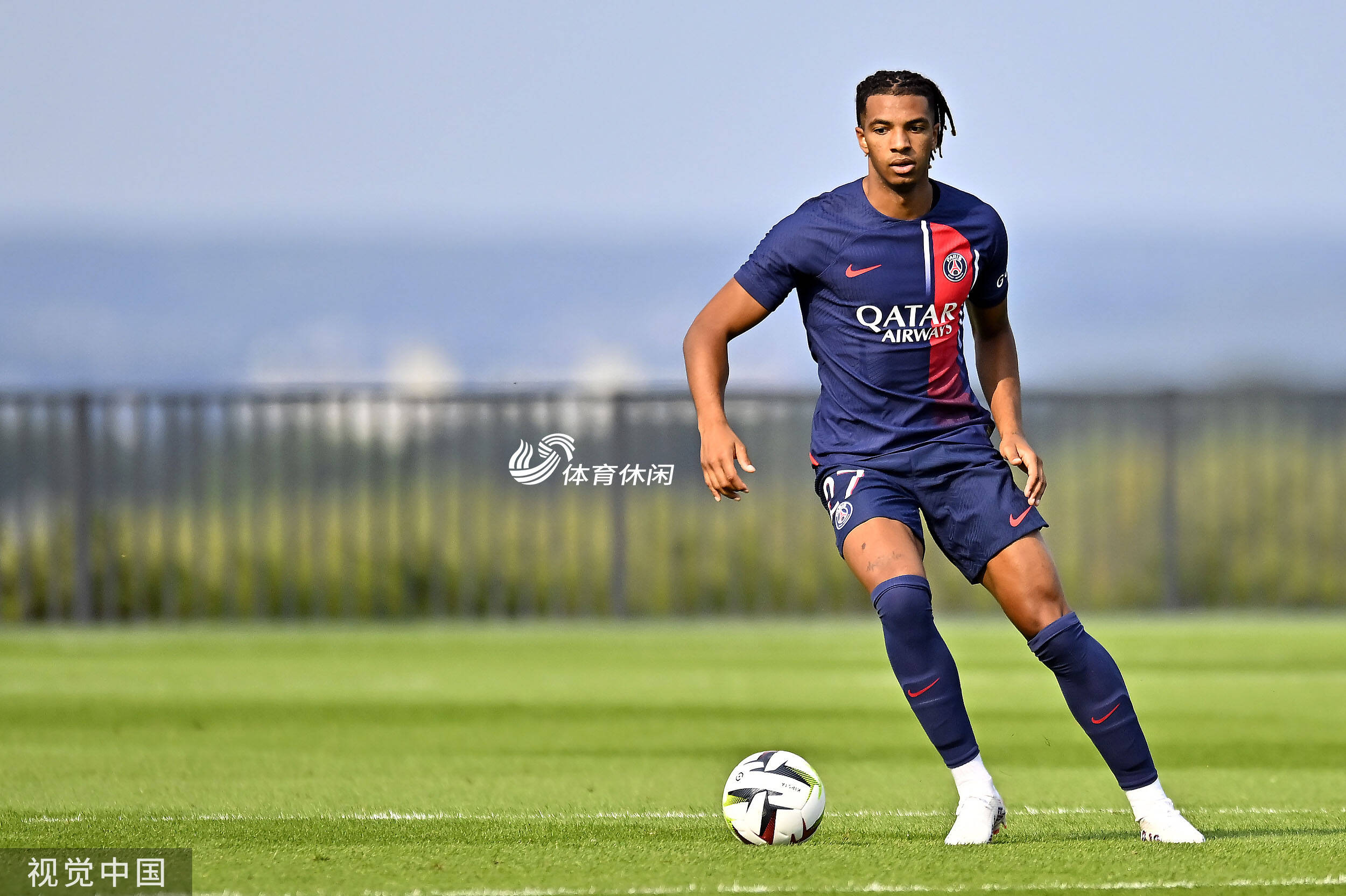 巴黎前锋埃基蒂克租借法兰克福买断费总额3000万欧