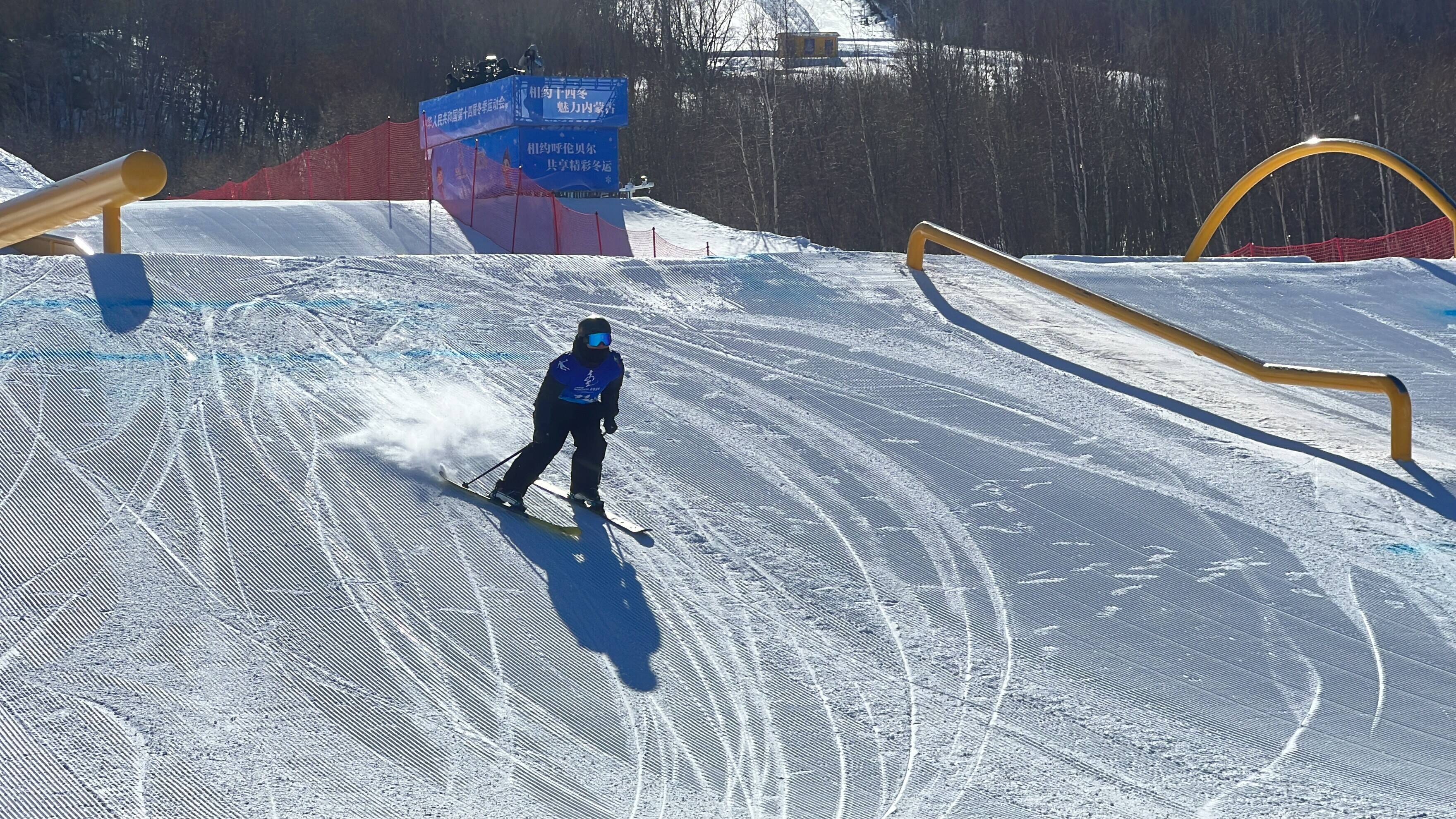 山东队张世豪夺十四冬自由式滑雪公开组男子坡面障碍技巧银牌