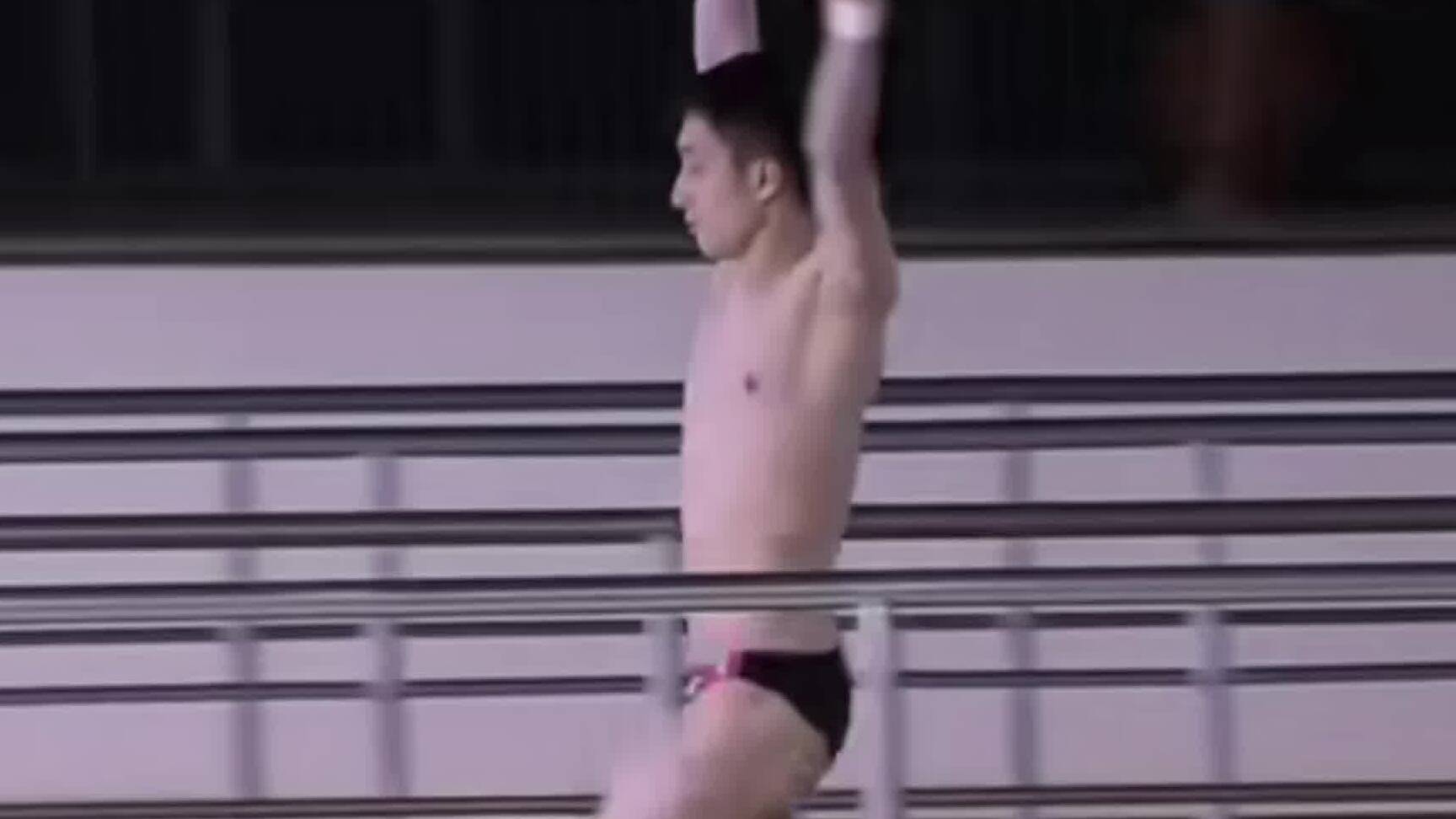 最后一跳近乎完美，练俊杰夺跳水世界杯男子十米台金牌