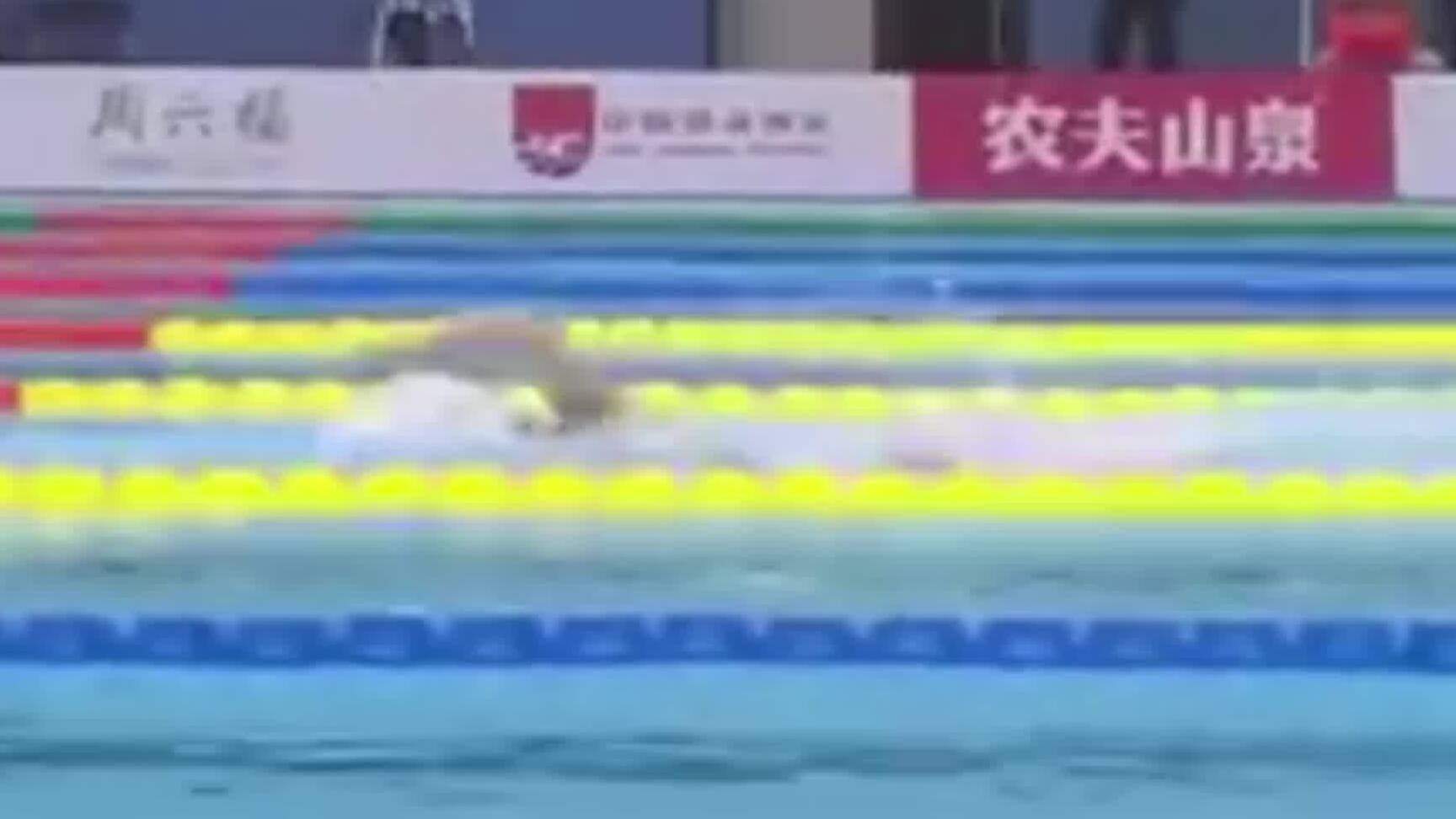 全国游泳冠军赛女子4×200米自由泳接力，山东小将葛楚彤随队夺金
