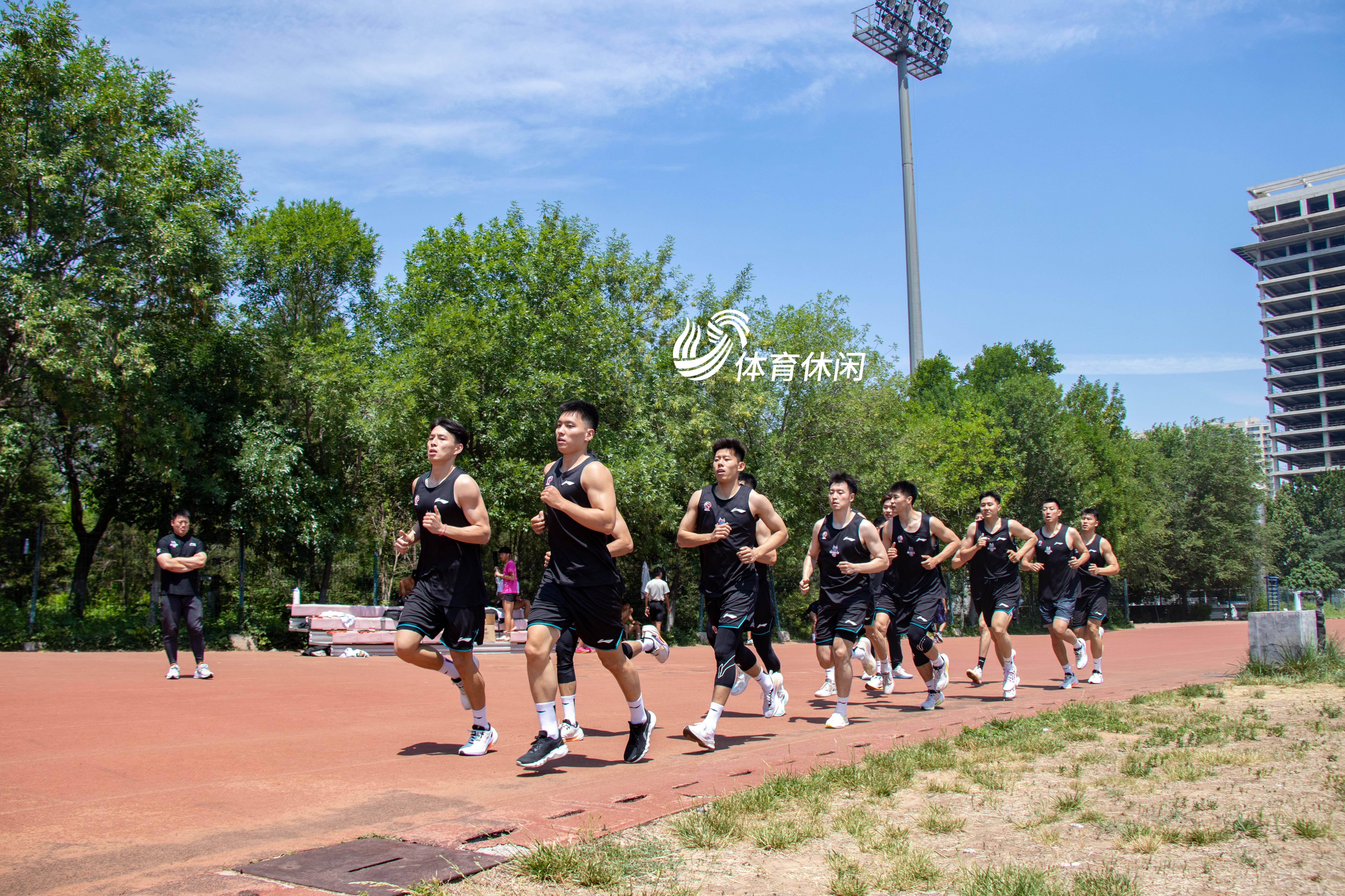 山东高速男篮夏训进行时：专注基础，强化体能