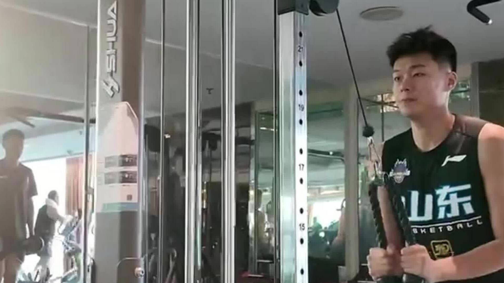 山東高速男籃今晚客戰福建，賽前球員積極備戰