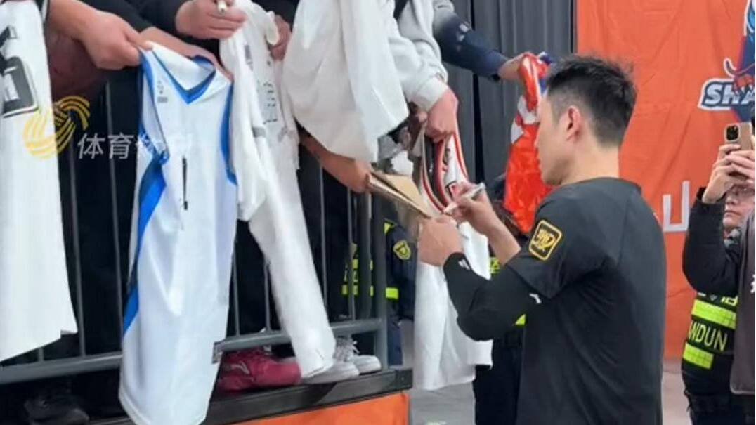 溢出屏幕的溫暖 CBA賽場內外的溫情瞬間