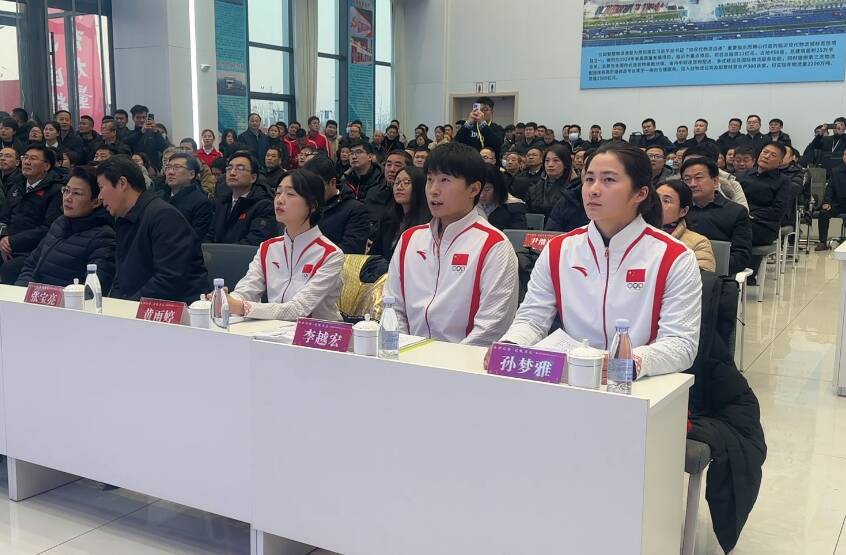 “決勝巴黎·綻放奧運——奧運冠軍麵對麵”巡回宣講活動走進臨沂