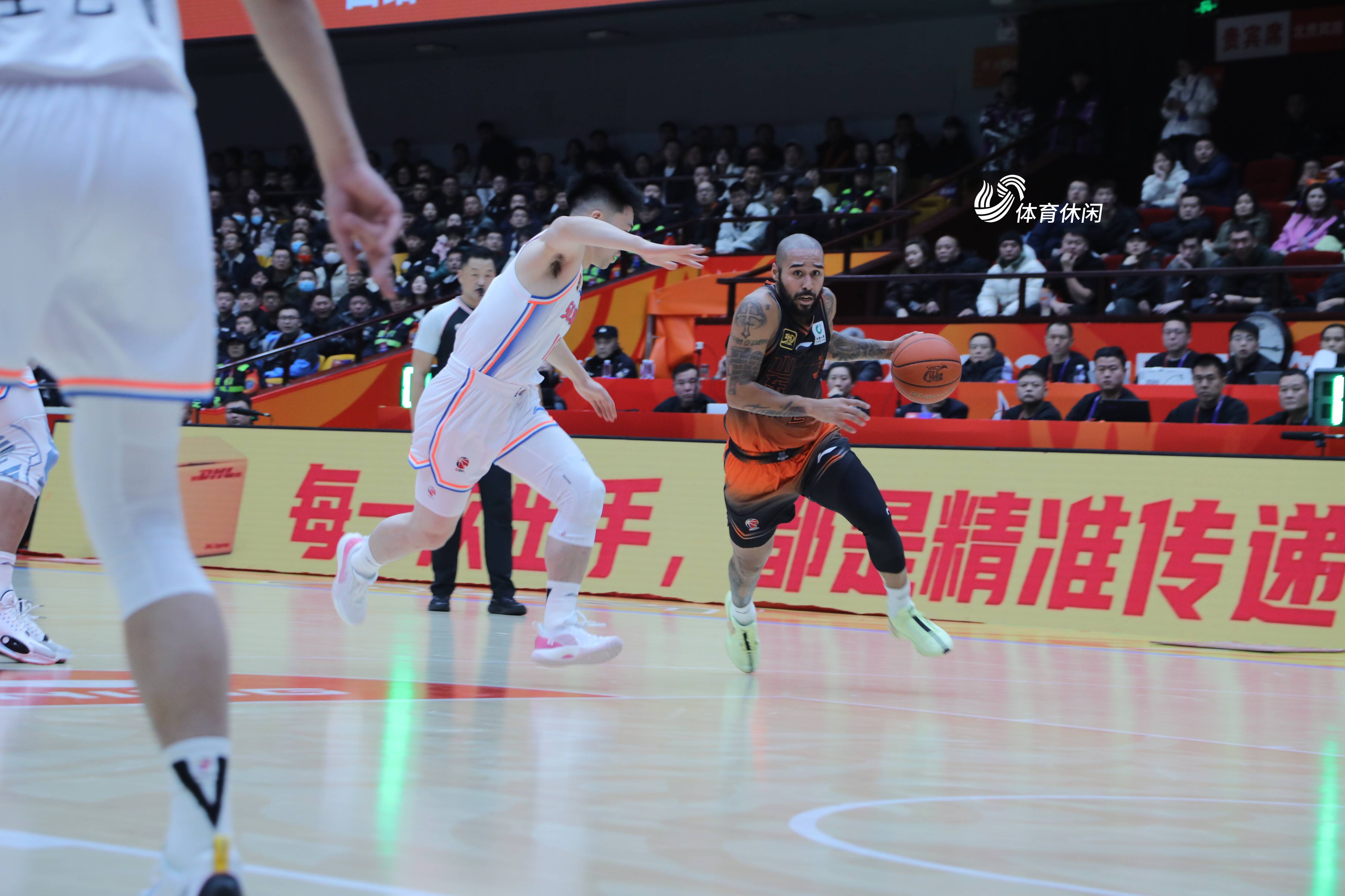 Vlog丨山東高速男籃2024收官戰 ! 00後實習記者帶您來看“跨年球”
