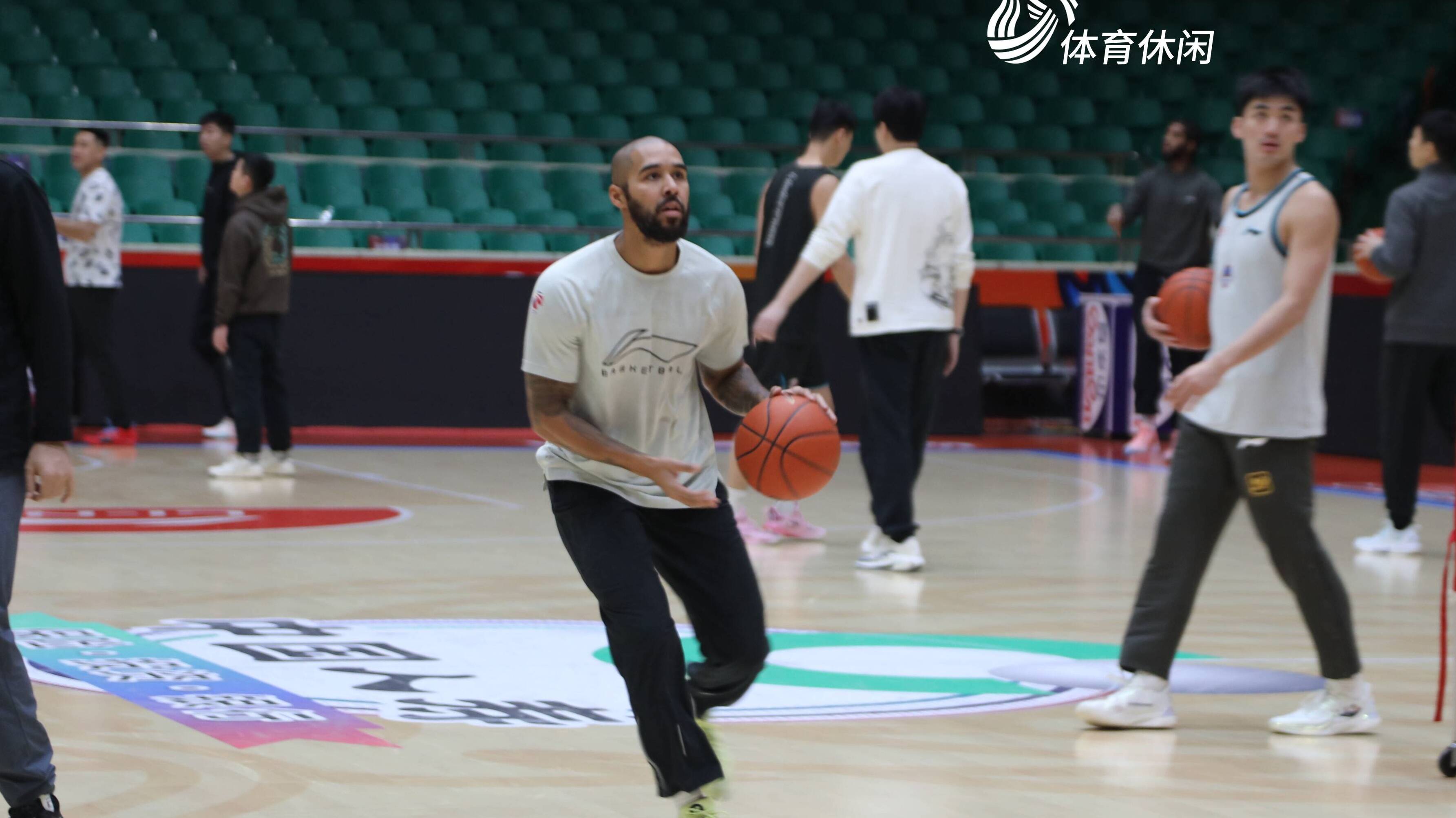 摩爾學中文有點意思，紀民尚叫摩爾小胖子