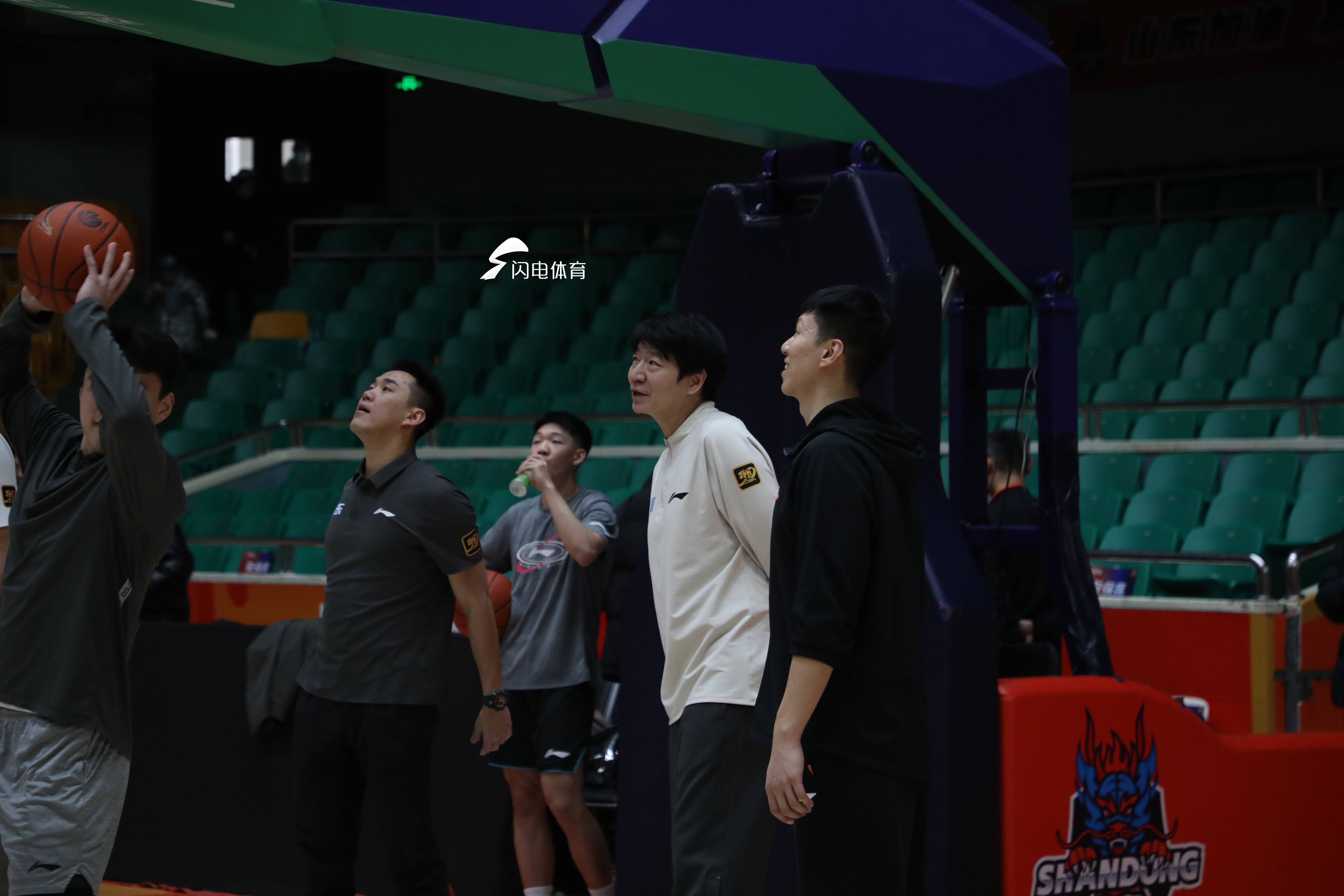 山東高速男籃迎戰江蘇男籃 邱彪表示立足於“拚”字