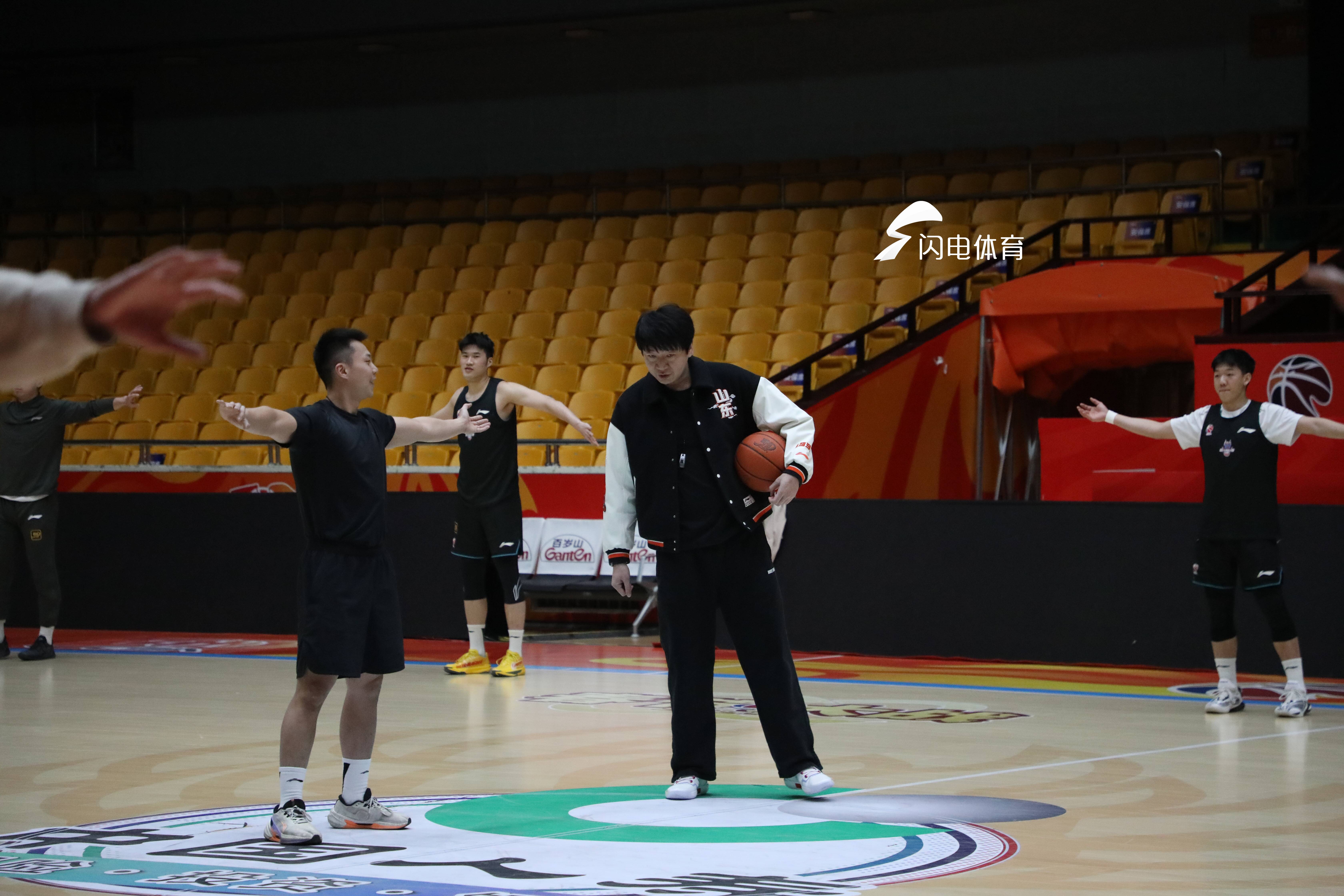 山東高速男籃集結備戰杯賽 邱彪：每場比賽都要全力以赴