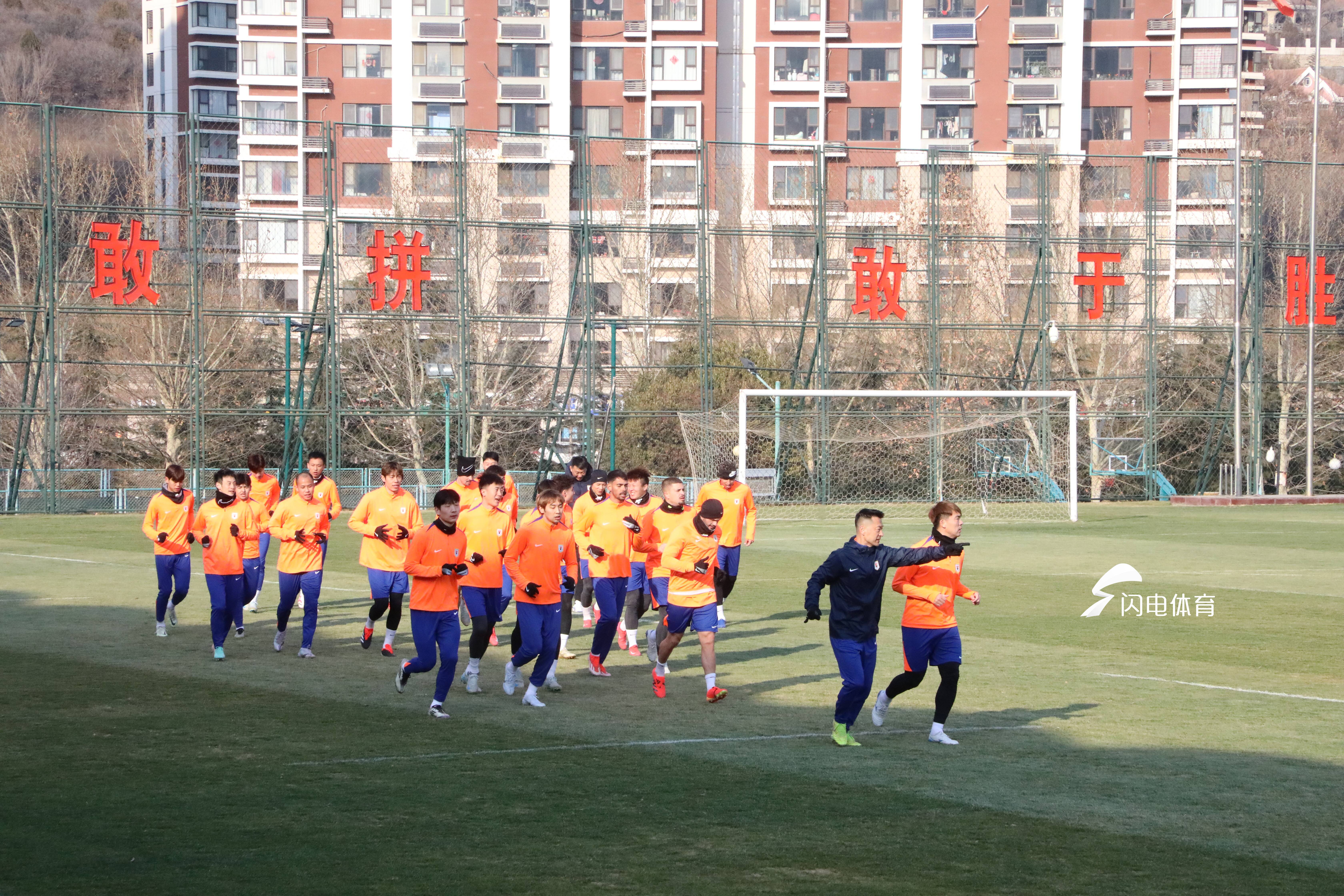 山東泰山隊抵達韓國備戰亞冠關鍵戰 22名球員隨隊多名主力缺席