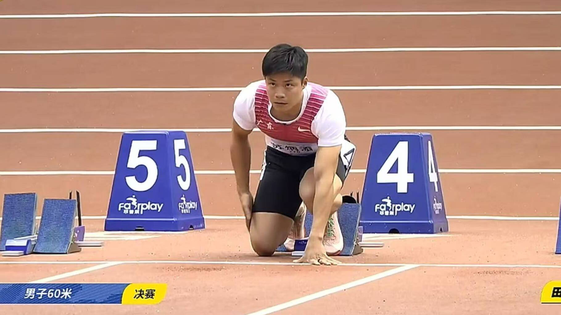 蘇炳添濟南站迎賽季首秀 大批田徑迷現場助威