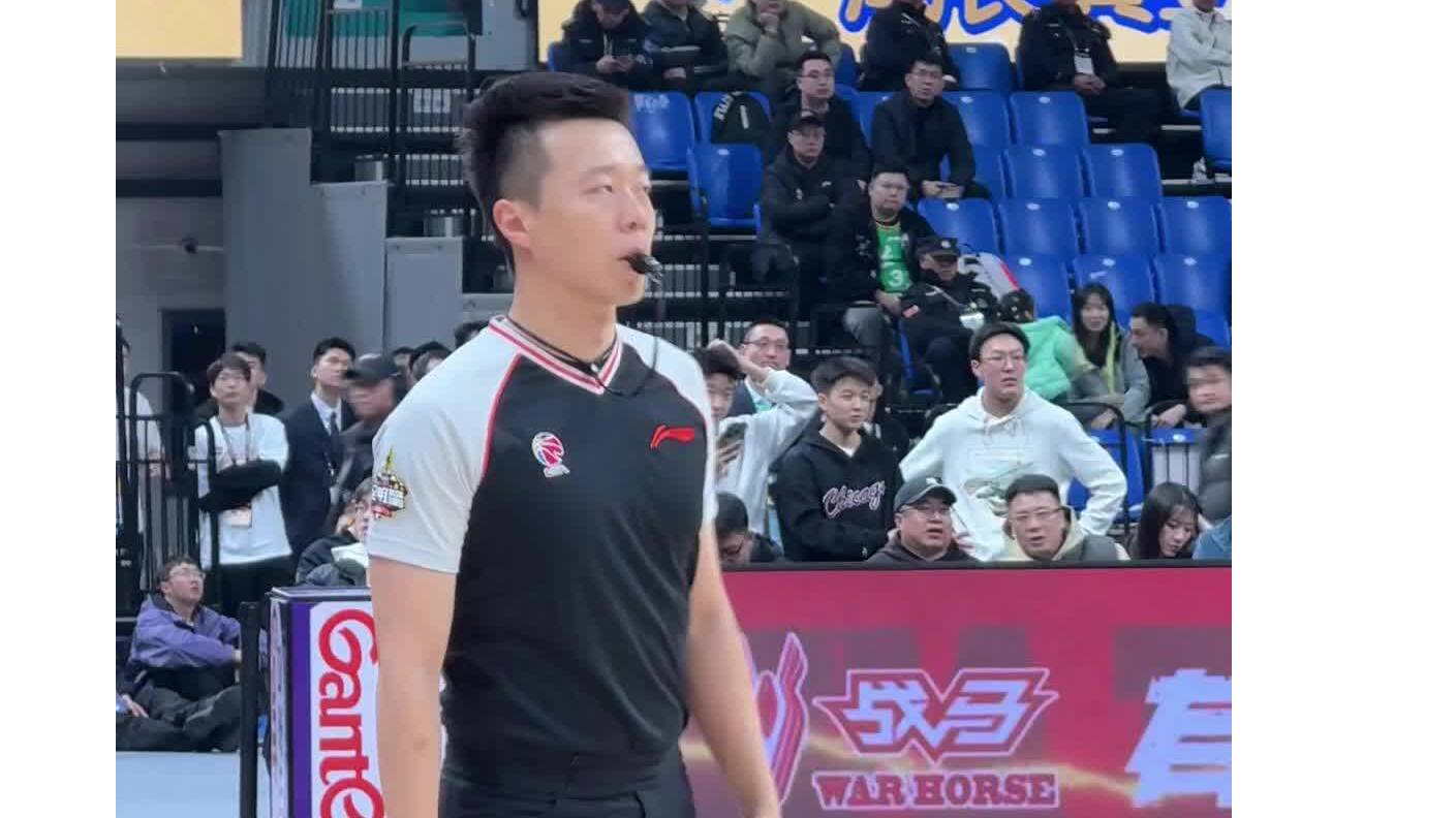 CBA全明星裁判王萬鬆撞臉張譯，27歲時成國際級籃球裁判員