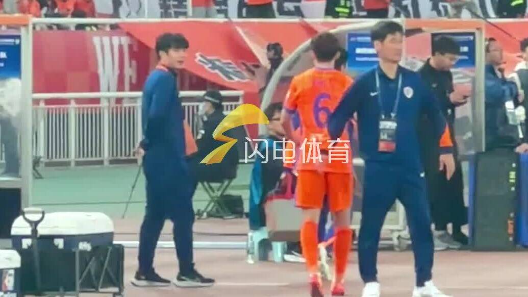 齐鲁德比王彤伤退 李霄鹏、蒿俊闵送上安慰和鼓励