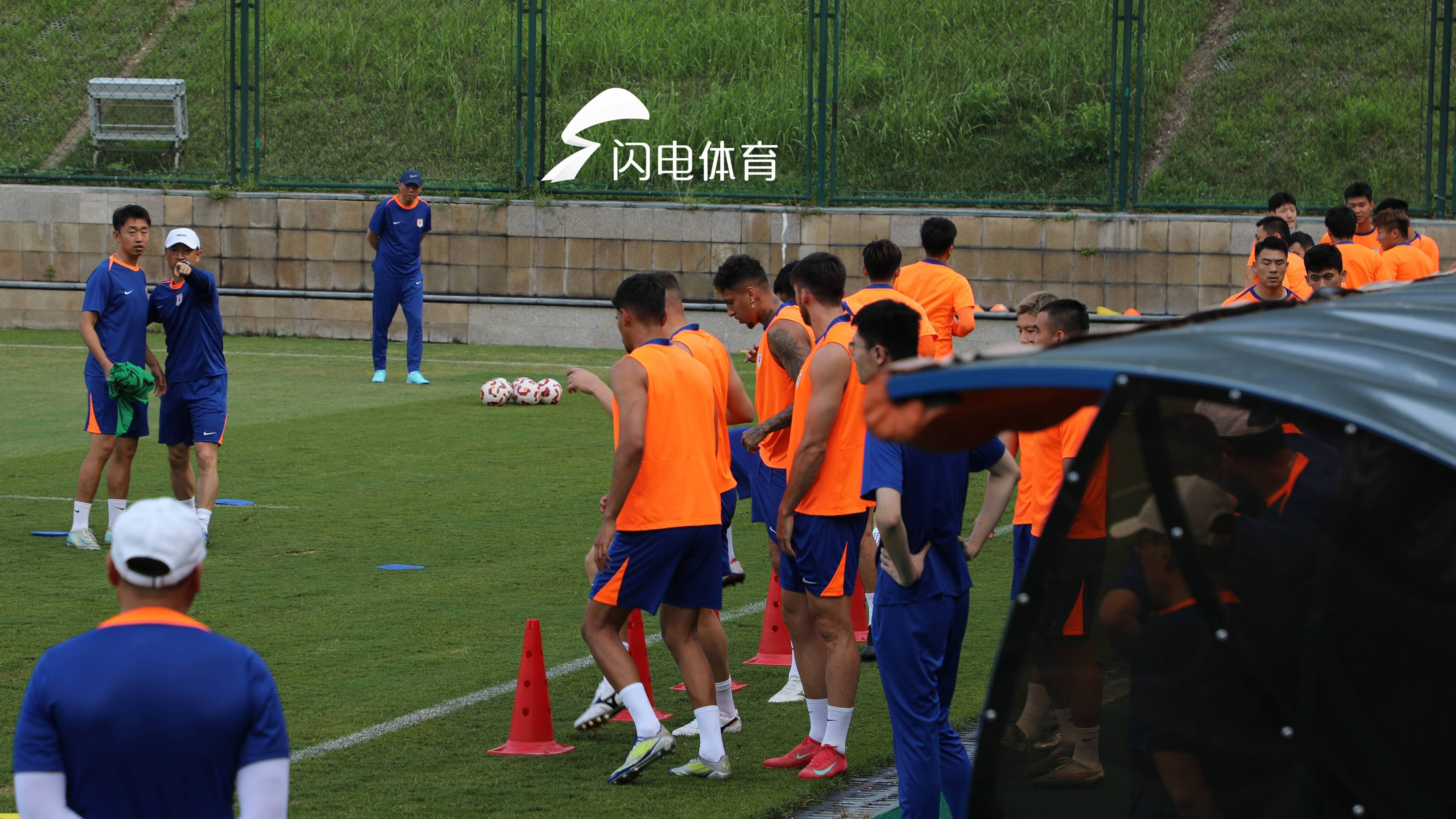 组图丨现场氛围火爆 山东泰山足球俱乐部球迷开放日来了