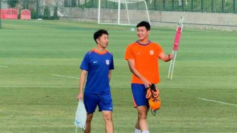 一線隊訓練場上出現年輕麵孔 泰山B隊彭逸翔參與合練