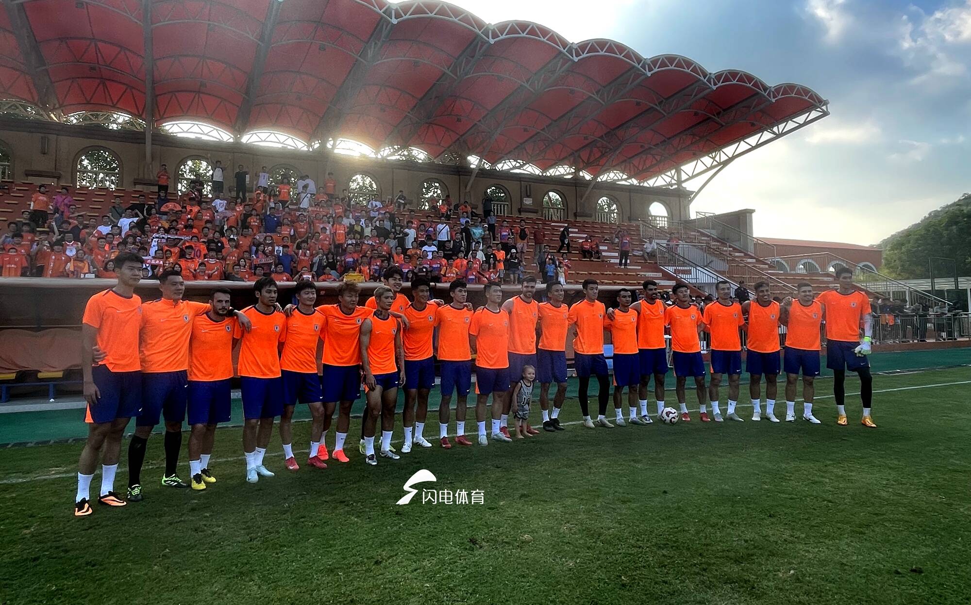 泰山隊球迷開放日太火爆，韓鵬感謝球迷支持