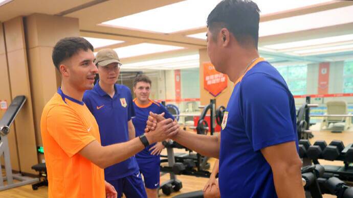 泰山隊一天兩練，新外援洛佩斯融入球隊參加訓練