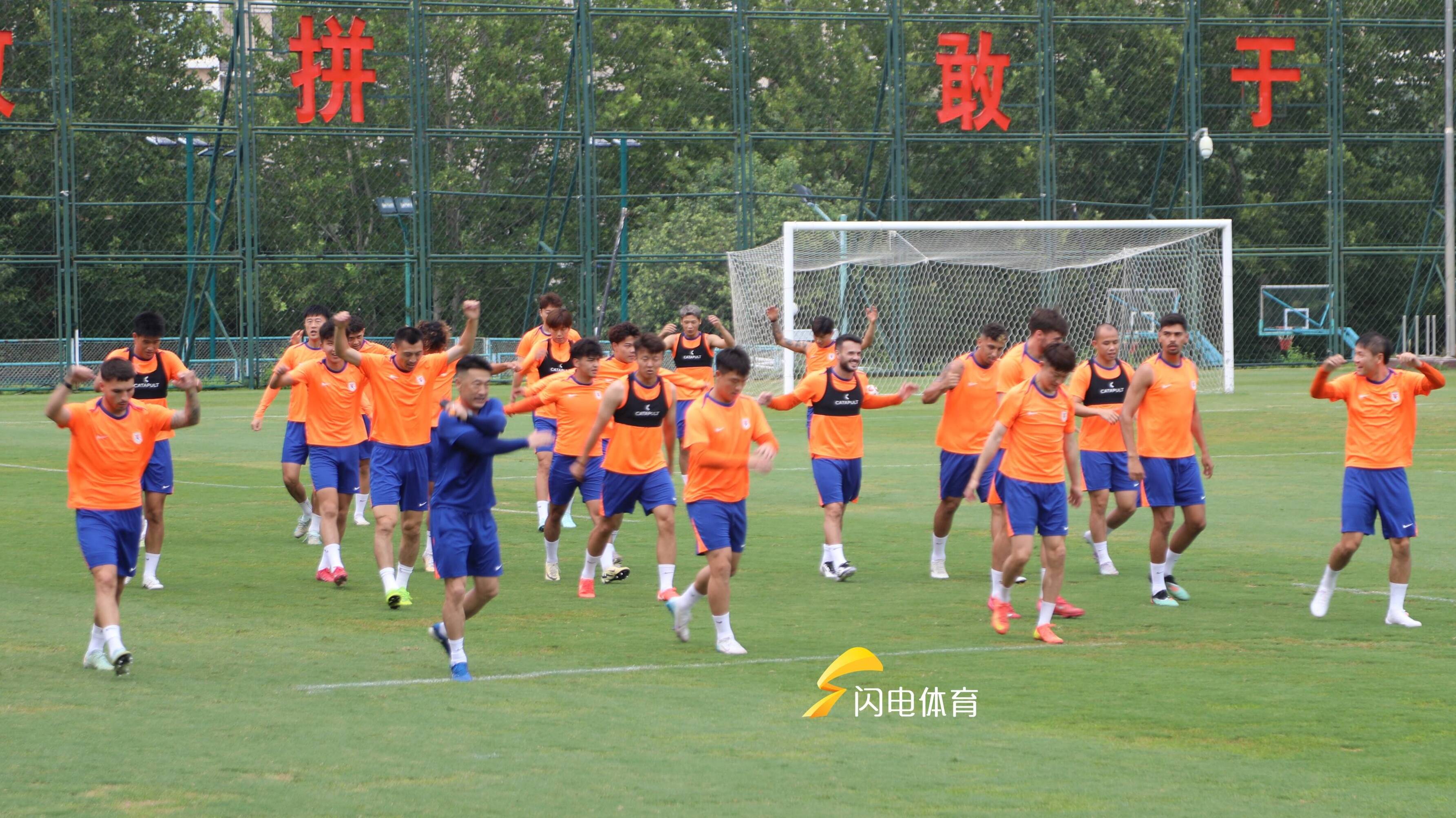 泰山隊即將迎戰長春亞泰，賽前訓練28人參與