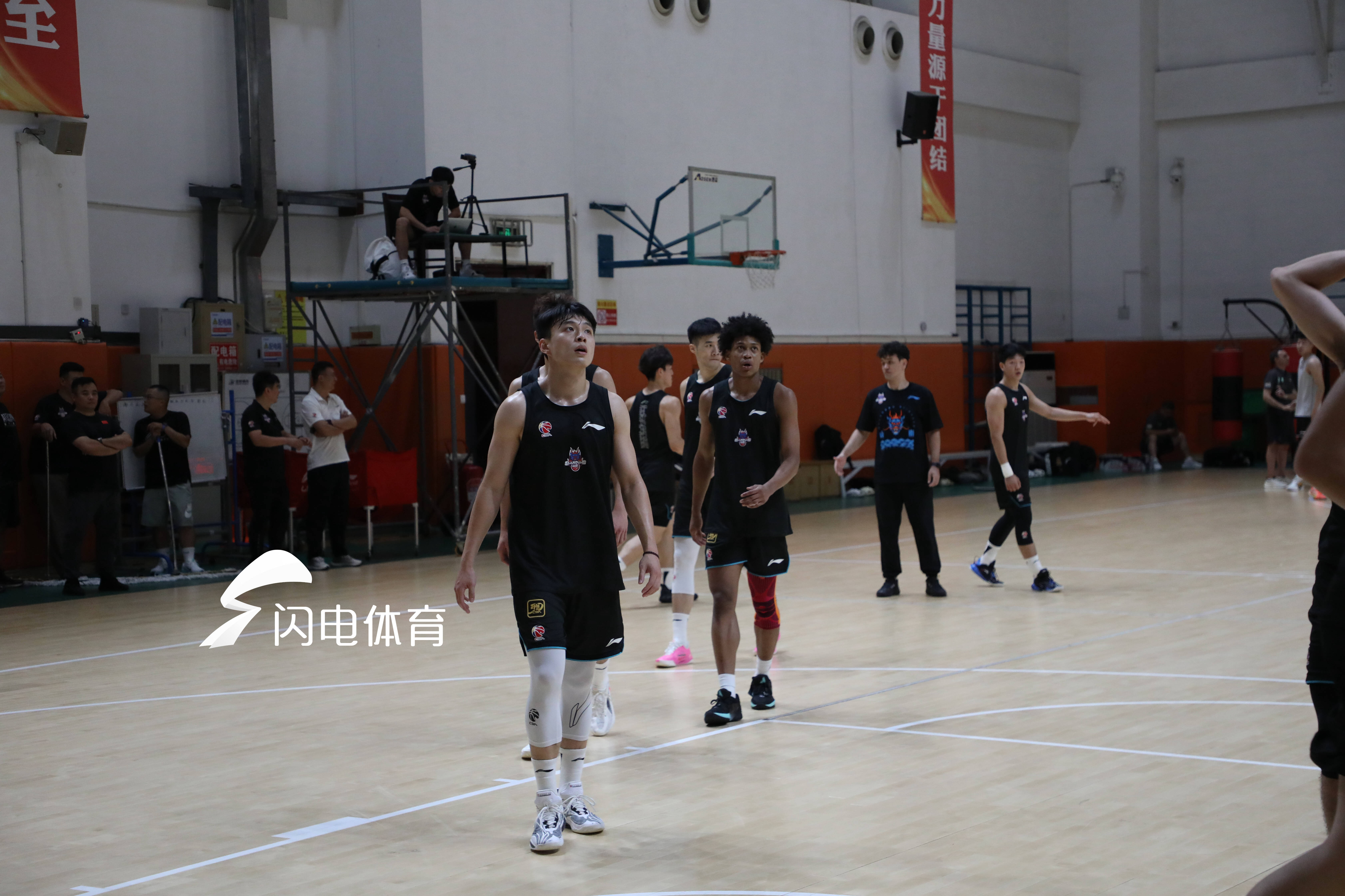 小將當家！山東高速男籃vs遼寧隊熱身賽濟南進行