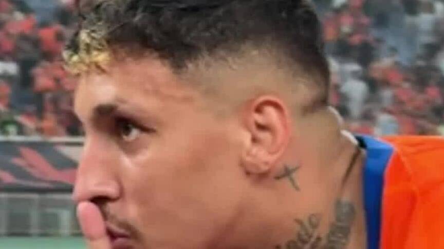 泰山主場3-2西海岸 賽後克雷桑版“WE ARE ONE”請球迷接收