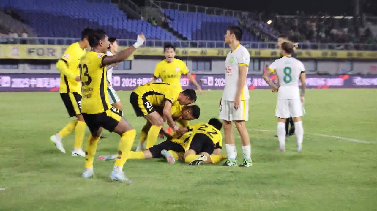 侃球時間丨風吹水拍西海岸 逐浪中超弄潮兒