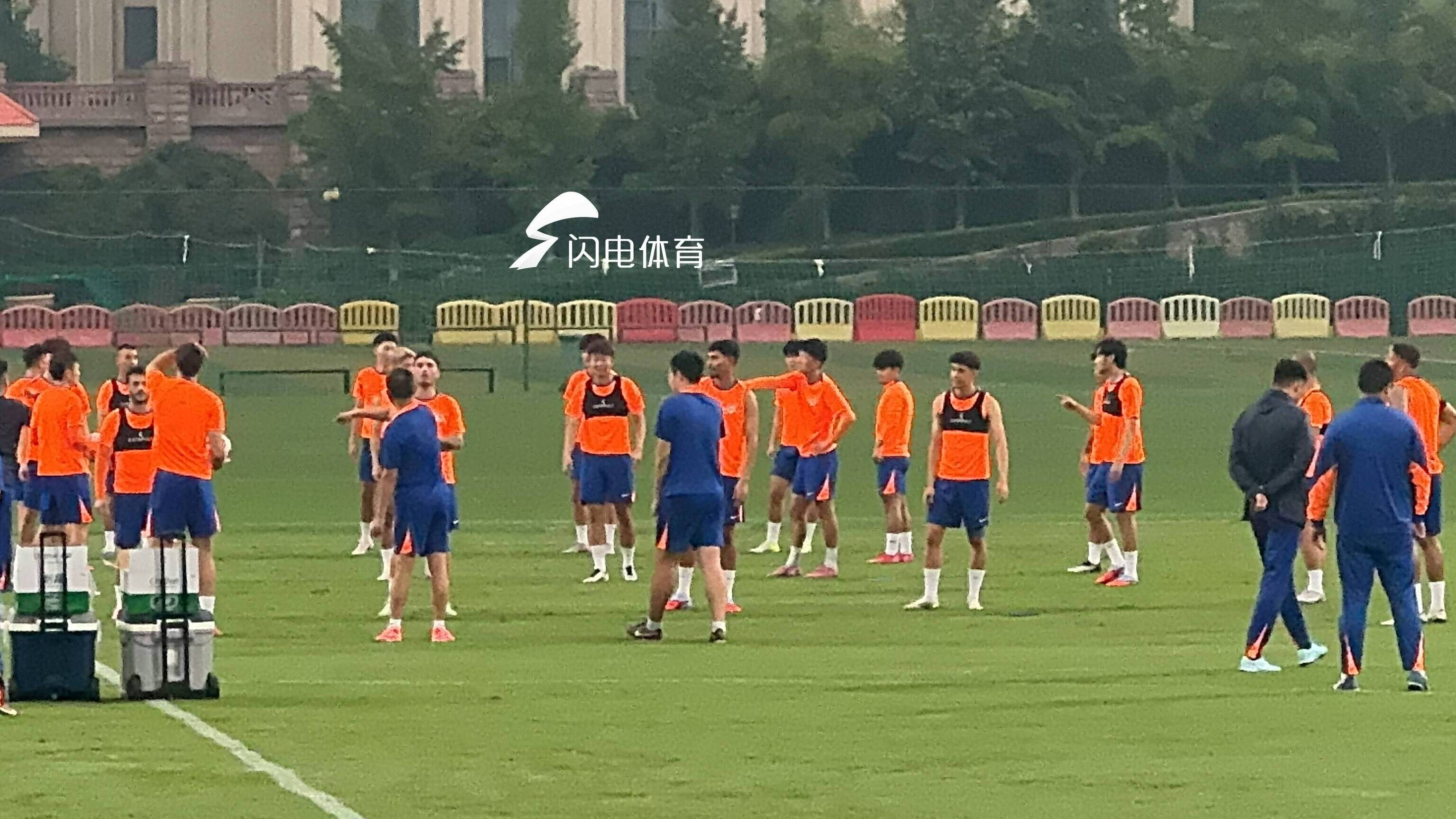 京魯大戰一觸即發 山東泰山隊賽前訓練共24人參加