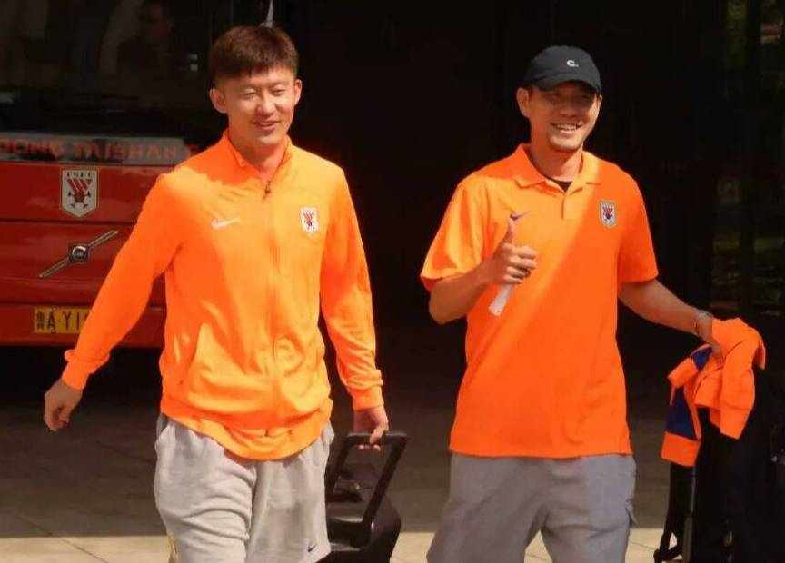 泰山队启程赴上海客场