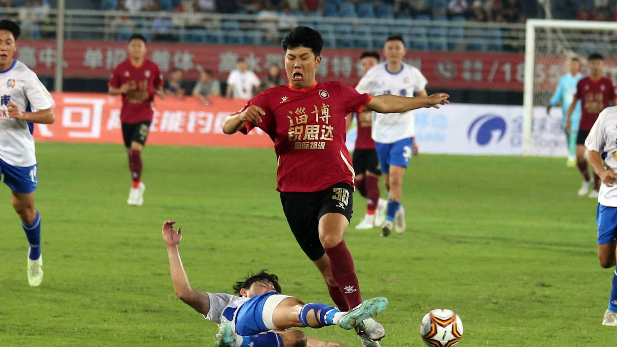 太火爆！2025山東省齊魯超級聯賽拉開帷幕