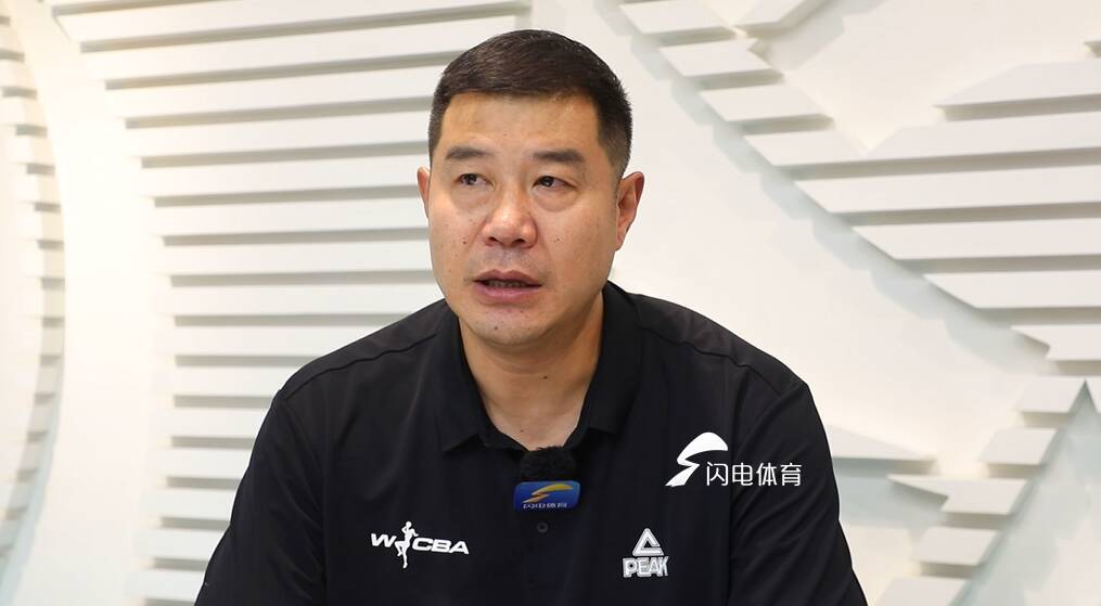 官宣出任山東高速女籃主帥1個月，侯冰指導瘦了