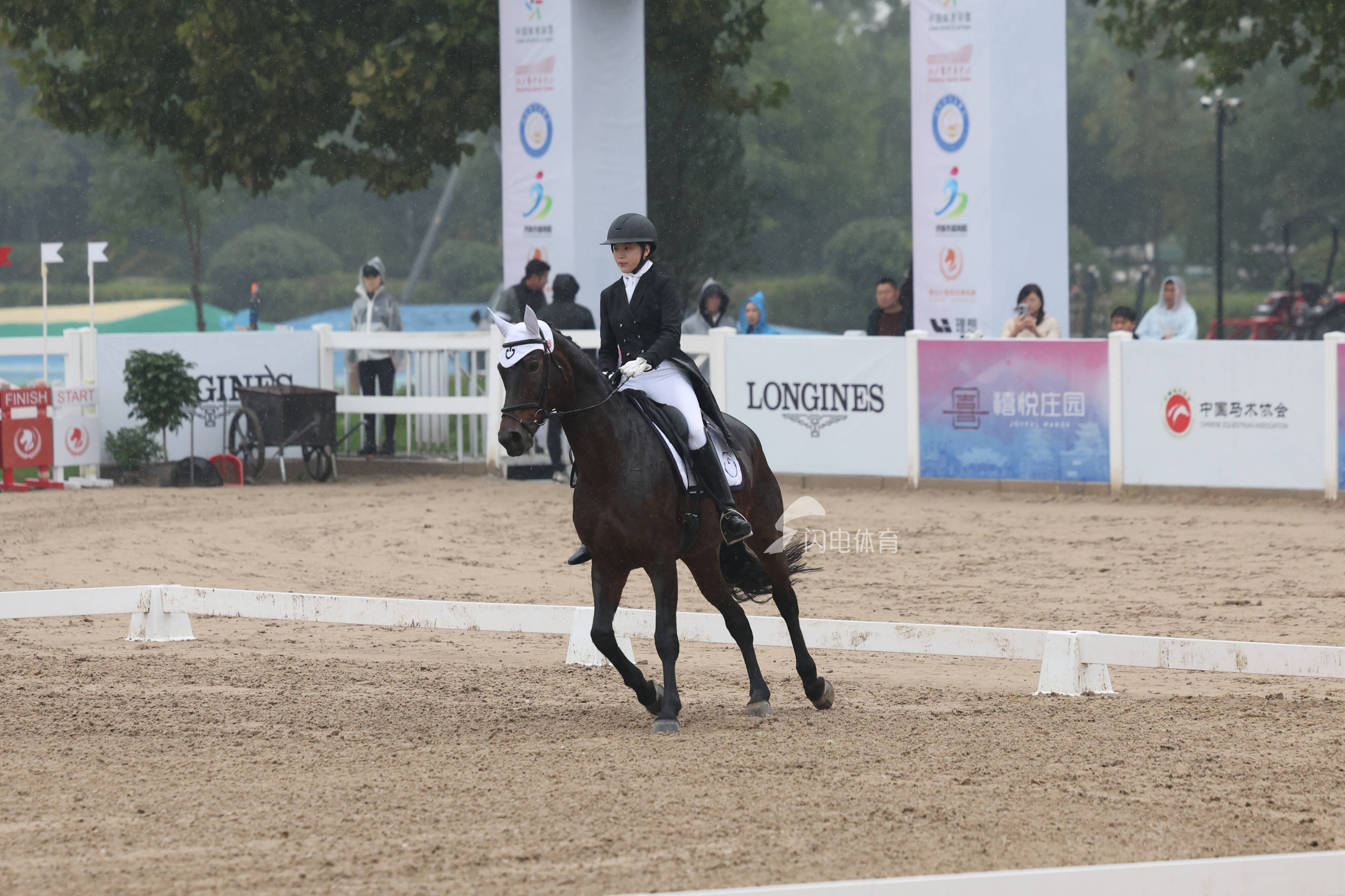 “中國體育彩票杯”2025年山東省馬術錦標賽開賽
