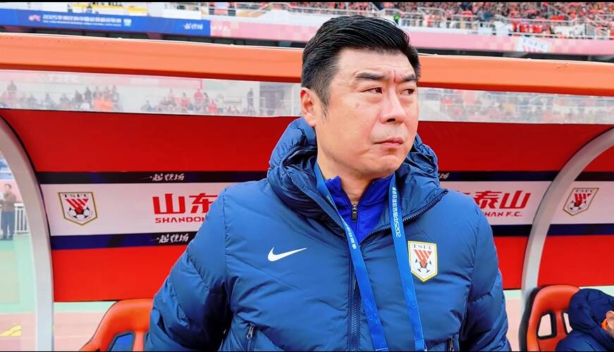 泰山戰海港臨場更換首發 賽前韓鵬出場表情嚴肅