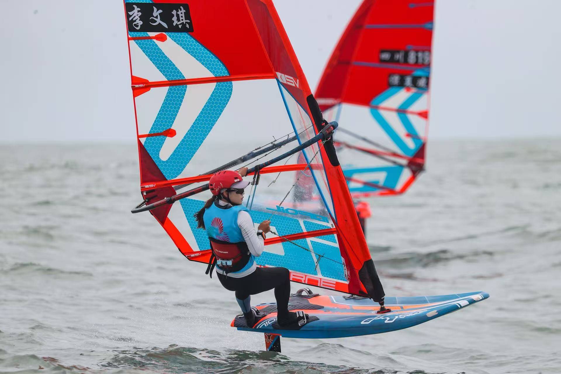 山东选手李文琪获女子水翼帆板铜牌