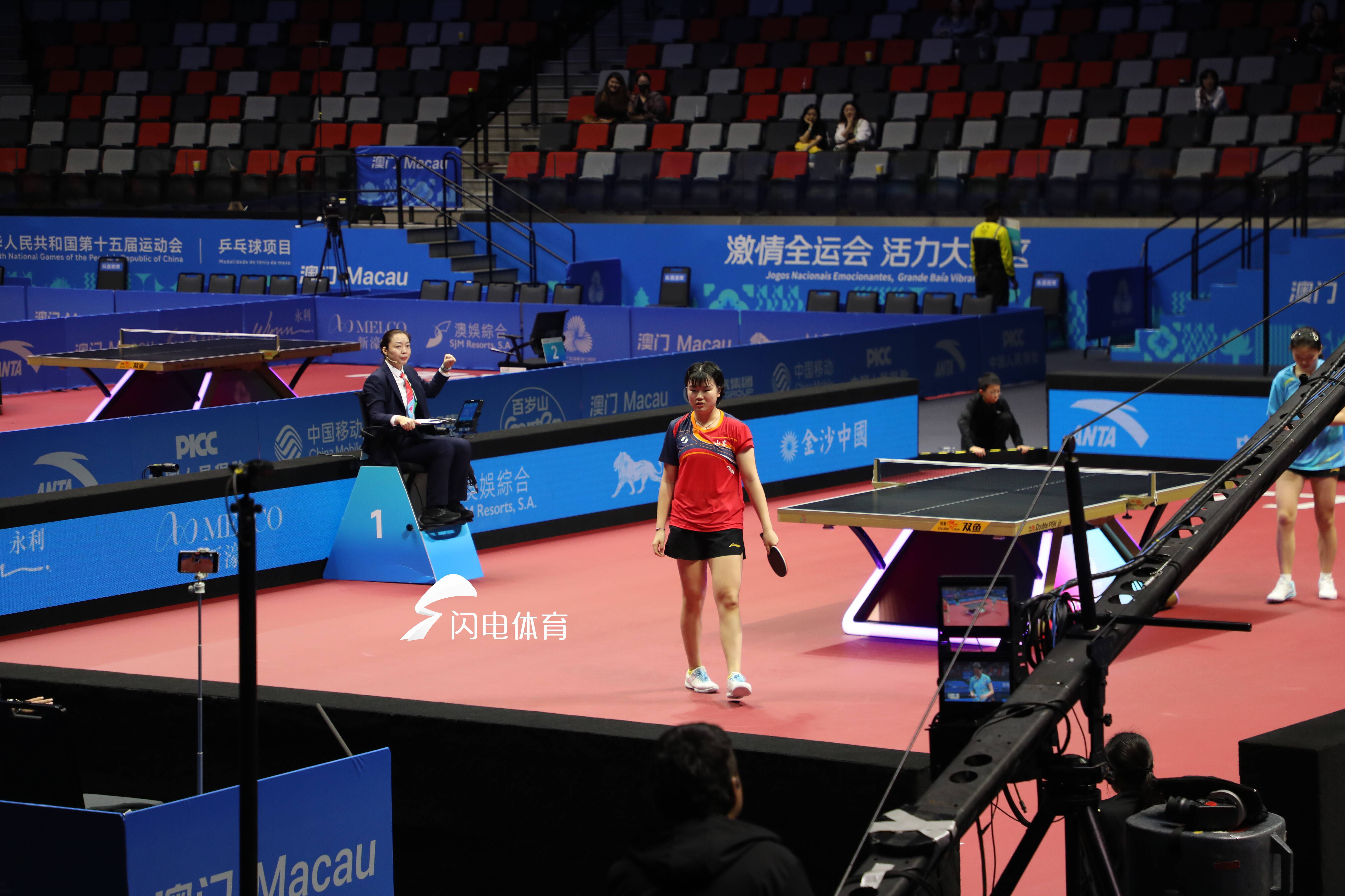 十五運會乒乓球U18女單：山東選手薑依依摘銀 教練送上暖心鼓勵